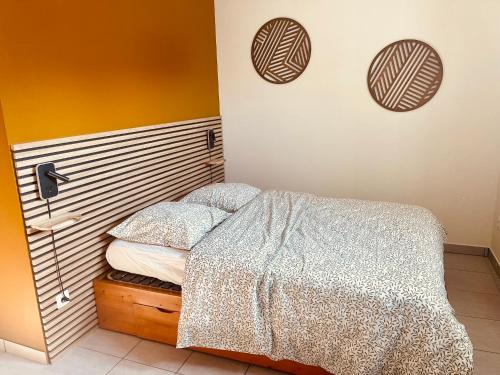 Ein Bett oder Betten in einem Zimmer der Unterkunft Le Siesskass