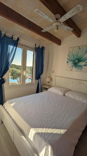 a bedroom with a large bed with a window at Costa Arenal 54 in Arenal d'en Castell