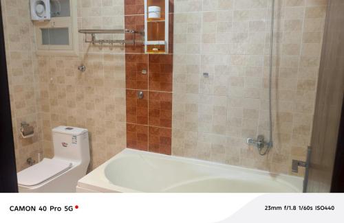 a bathroom with a shower with a tub and a toilet at رندة المدن للشقق المخدومة in Jazan