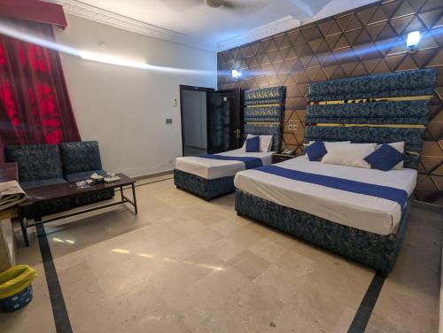 Ένα ή περισσότερα κρεβάτια σε δωμάτιο στο Hotel Royal Grand