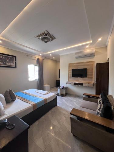 Μια τηλεόραση ή/και κέντρο ψυχαγωγίας στο Park View Hotel Gulberg