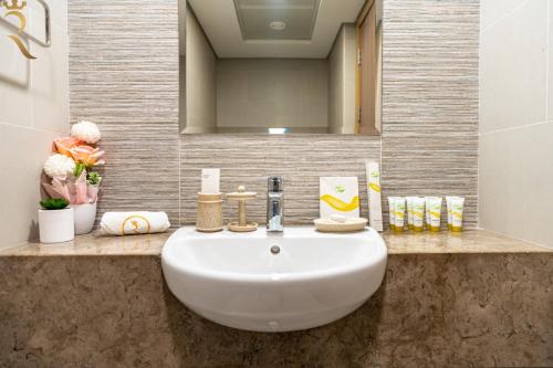 Ένα μπάνιο στο Stylish 1BR with Private Balcony Saadiyat Stay