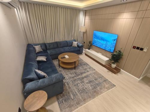 TV a/nebo společenská místnost v ubytování شقة انيقة واستديو هادئ قريب من البوليفارد