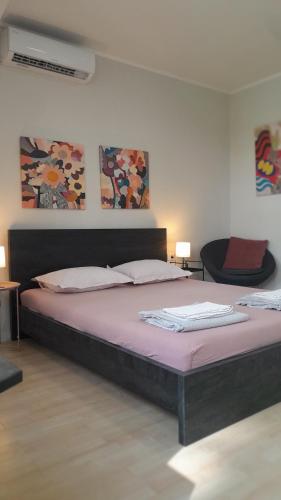 Ένα ή περισσότερα κρεβάτια σε δωμάτιο στο Cool & Cozy Center