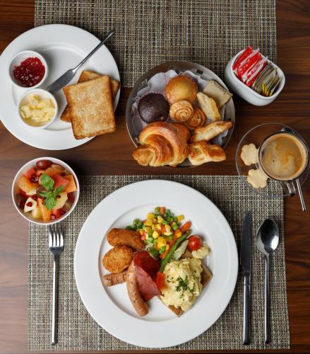 a table with two plates of food on it at Hotel Anuttara in Baudhatinchule