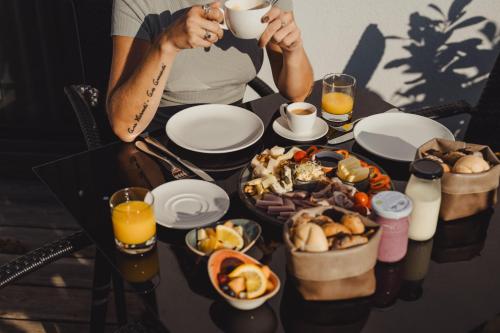 Φαγητό σε αυτό το διαμέρισμα ή κάπου εκεί κοντά