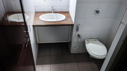 Ένα μπάνιο στο Hotel Manorama