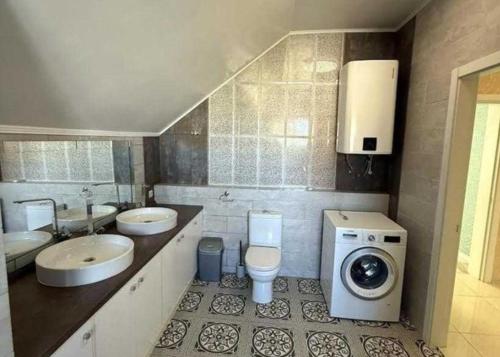 Ένα μπάνιο στο Villa for Life