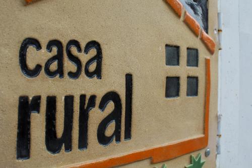 Et logo, certifikat, skilt eller en pris der bliver vist frem på Casa Rural Las Bodegas II