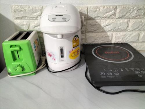 a coffee maker and a toaster on a counter at Lanta Rabbit Rooms in Ko Lanta