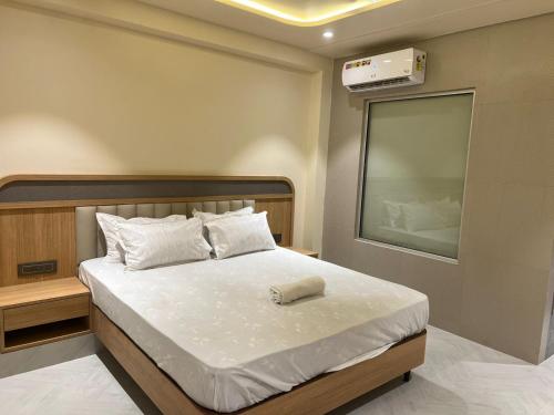 a bedroom with a large bed with a large screen at Hotel Mood Premium By Glitz Hotels in Vasai