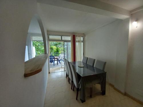 Χώρος καθιστικού στο Grande chambre ref numéro 1, vue mer, ventilé 2mns de la plage