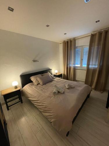 Postel nebo postele na pokoji v ubytování Cozy house with garden