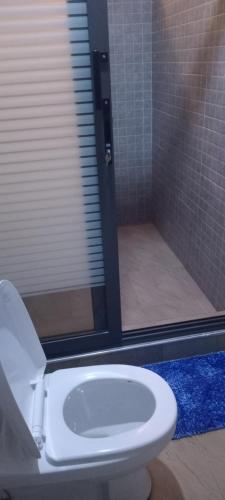 Ένα μπάνιο στο NEO HOME Gbawe