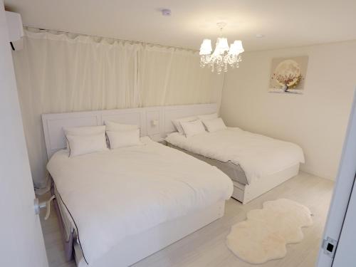 Ένα ή περισσότερα κρεβάτια σε δωμάτιο στο Gwangalli Beach 1min #2BR #Couple #Family Stay #drone show #fireworks spot #BUSAN #Golden #영화제 #골든