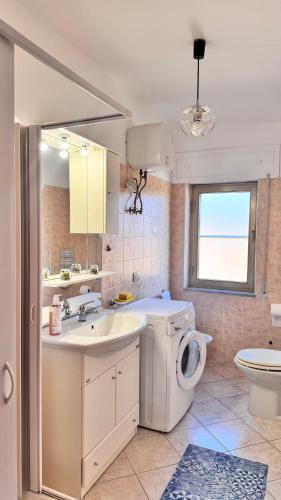 Η κουζίνα ή μικρή κουζίνα στο house of mary