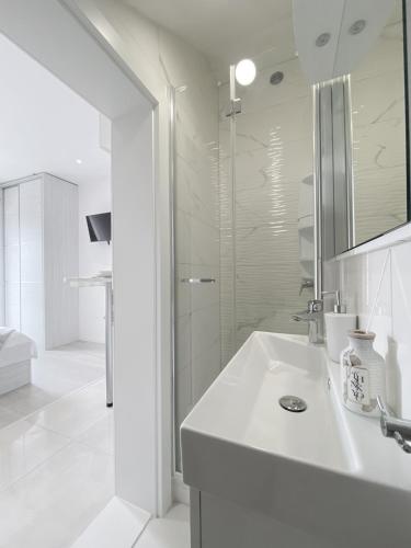 Paladin Studio Apartments