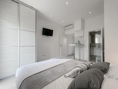 Paladin Studio Apartments