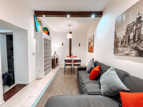 Fee4Me. Amazing apartment in the heart of Lavapies