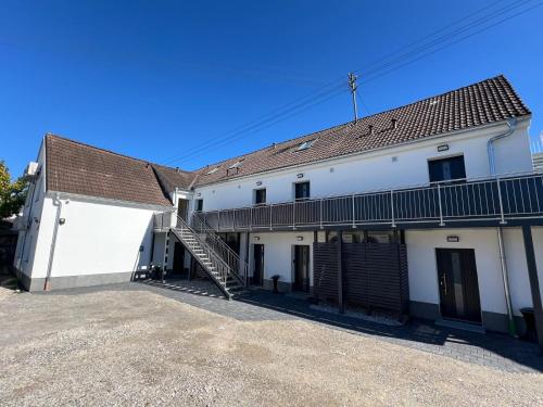 Το κτήριο όπου στεγάζεται  το διαμέρισμα