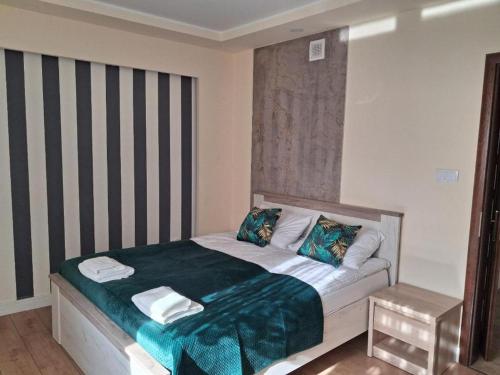 Ένα ή περισσότερα κρεβάτια σε δωμάτιο στο Pensjonat-ek pod Jaworem