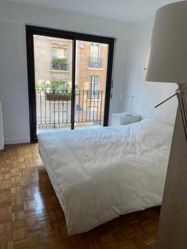 Typical French Appt for 4 near Eiffel tower