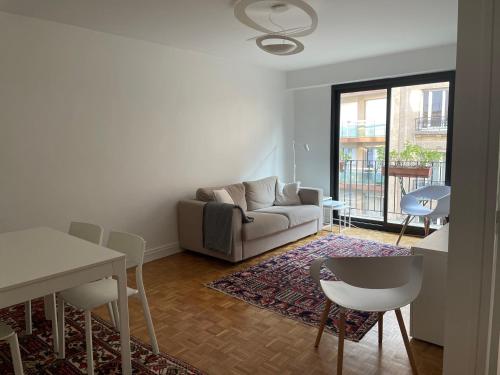 Typical French Appt for 4 near Eiffel tower