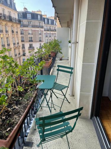 Typical French Appt for 4 near Eiffel tower