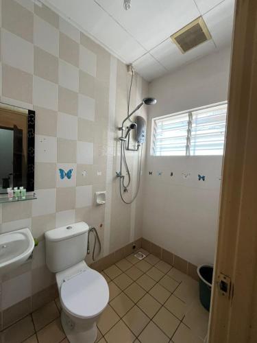 a bathroom with a toilet and a shower at Kota Puteri Vibe Kampung Homestay in Batu Arang