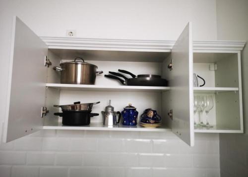 Cuisine ou kitchenette dans l'établissement Weisz Room - City Center - Free Private Parking