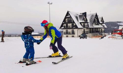 Hosté ubytování Aparthotel Rabiań-SKI 10metrów do wyciagu połączonego z całą Kotelnicą na miejscu wypoożyczalnia z serwisem