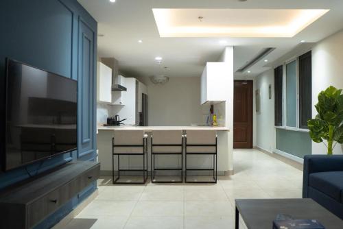 Η κουζίνα ή μικρή κουζίνα στο Casadel Apartments at Goldcrest Residency