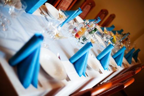 a group of blue glasses sitting on a table at Motel Skalka in Radola