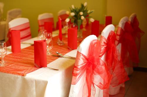 a table with red napkins and red bows on it at Motel Skalka in Radola