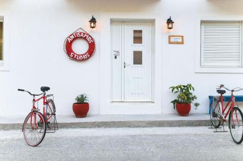 Gallery image of Antisamos Studios in Sami