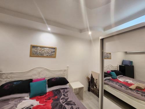 Ένα ή περισσότερα κρεβάτια σε δωμάτιο στο City Center Appartment