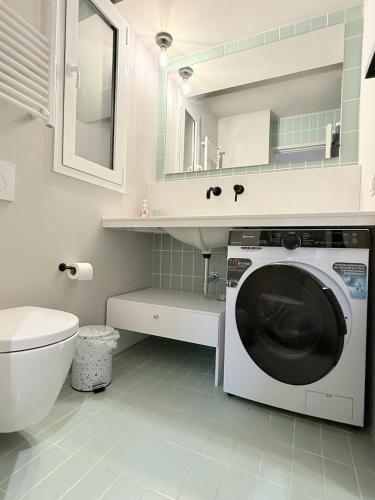 Cosy, Athens core fully renovated apartment