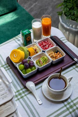 大同市にあるYifan Shangyuanの食べ物のトレイ