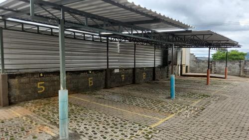 an empty train station with a metal building at Ape 202 perto da UFV in Viçosa