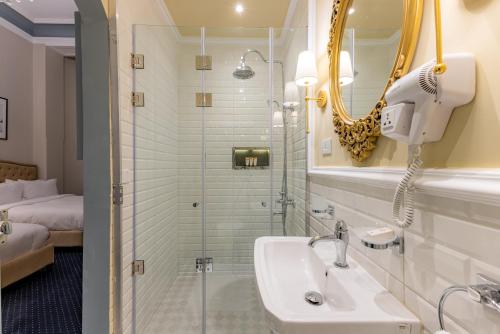 Koupelna v ubytování Cairo Inn The Royal