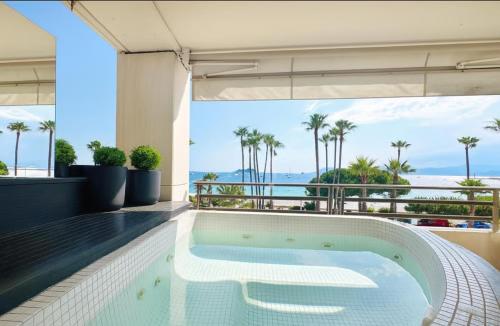Prestige Croisette Sea View Suite with Private Terrace & Jacuzzi