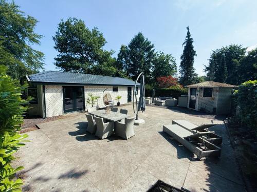 FELICITY - Family Home in the forest