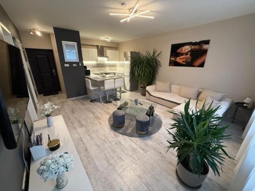 an aerial view of a living room with a couch at HIGHWAY Apartman in Győr