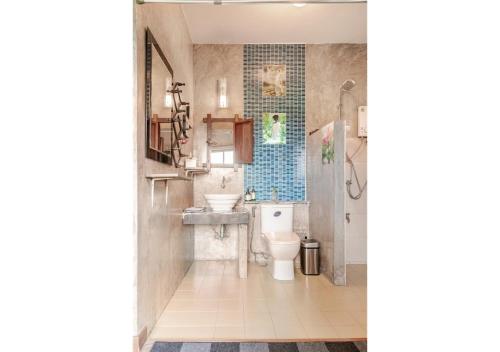 Ένα μπάνιο στο Wood U Need Home