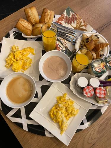 Φαγητό σε αυτό το διαμέρισμα ή κάπου εκεί κοντά