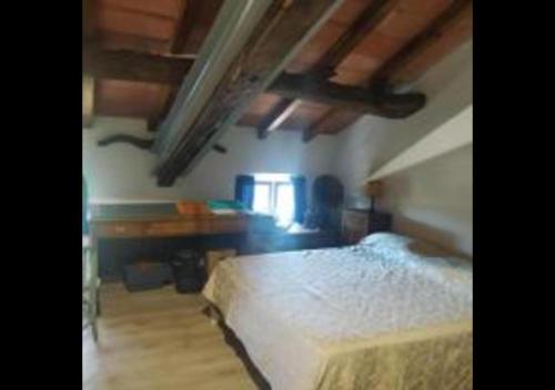 Postel nebo postele na pokoji v ubytování Ampia stanza nelle campagne parmensi