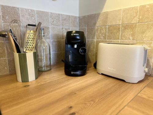 Příslušenství pro přípravu čaje a kávy v ubytování Appartement avec terrasse, vue panoramique