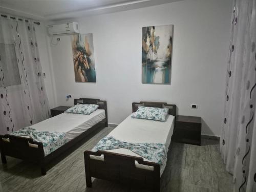 Ένα ή περισσότερα κρεβάτια σε δωμάτιο στο Villa Allani