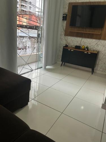 Et tv og/eller underholdning på Casa para 4 pessoas próximo ao Hangar