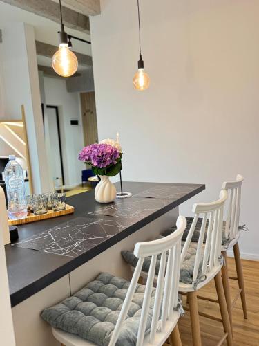 Cozy Apartment with Balcony